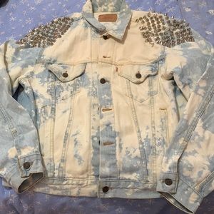 Women’s Levi Denim Bleached Studded Jacket w/pockets